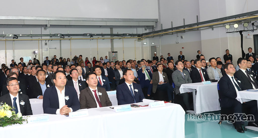 Các đại biểu dự lễ khánh thành.