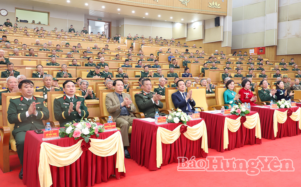 Các đại biểu dự buổi gặp mặt.