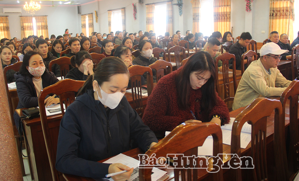 Chủ cơ sở, người trực tiếp chế biến thực phẩm tại cơ sở kinh doanh dịch vụ ăn uống, kinh doanh thức ăn đường phố dự hội nghị tập huấn.