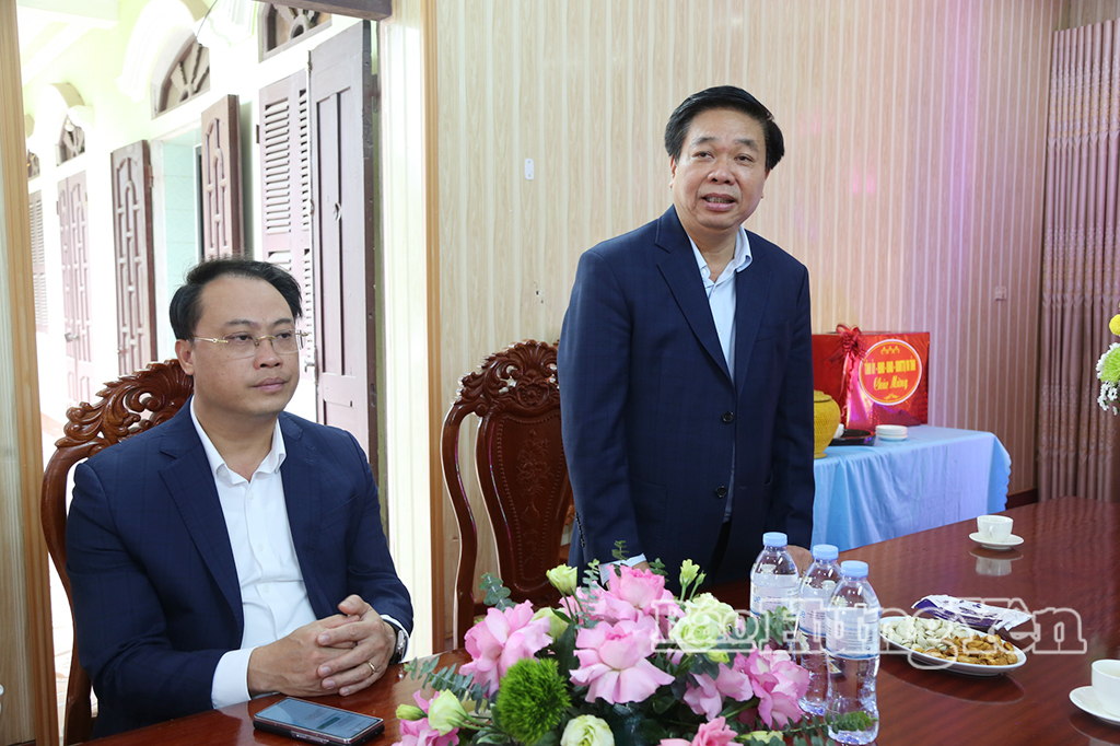 Đồng chí Nguyễn Quang Hưng, Ủy viên Ban Thường vụ, Chủ nhiệm Ủy ban Kiểm tra Tỉnh ủy phát biểu chúc mừng Giáo xứ Trung Đồng nhân dịp lễ Giáng sinh.