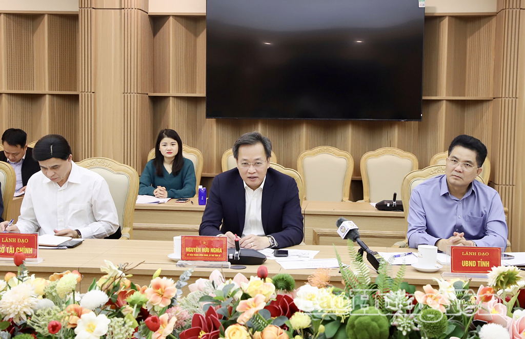 Đồng chí Bí thư VV88 casino Nguyễn Hữu Nghĩa phát biểu tại buổi làm việc.