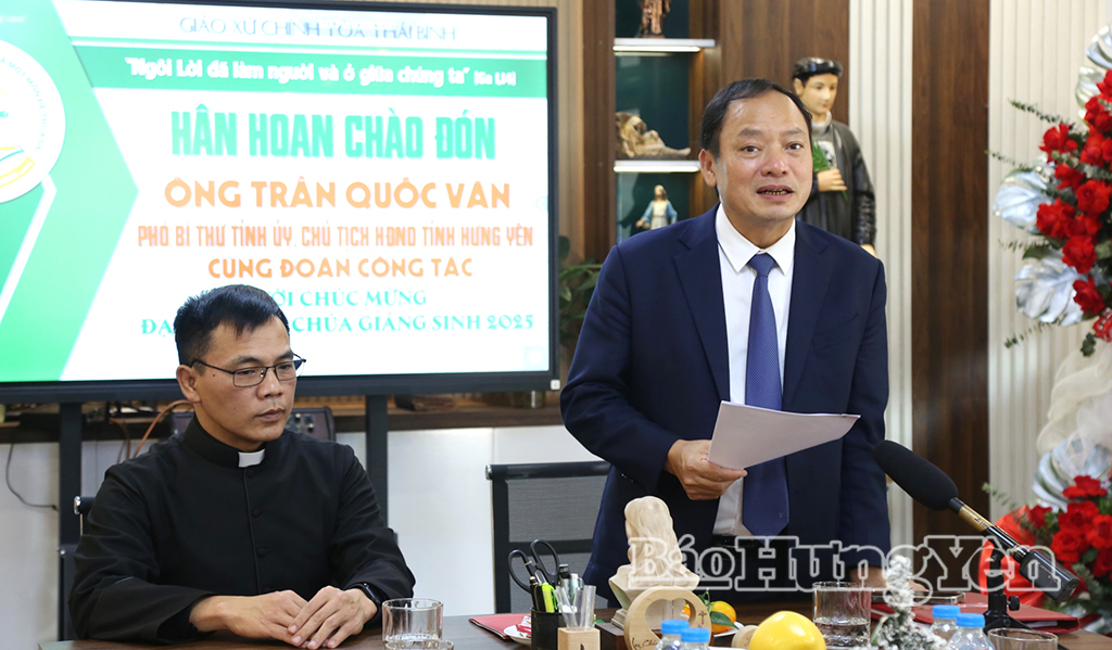 Đồng chí Trần Quốc Văn, Phó Bí thư VV88 casino, Chủ tịch HĐND tỉnh phát biểu tại buổi gặp mặt.