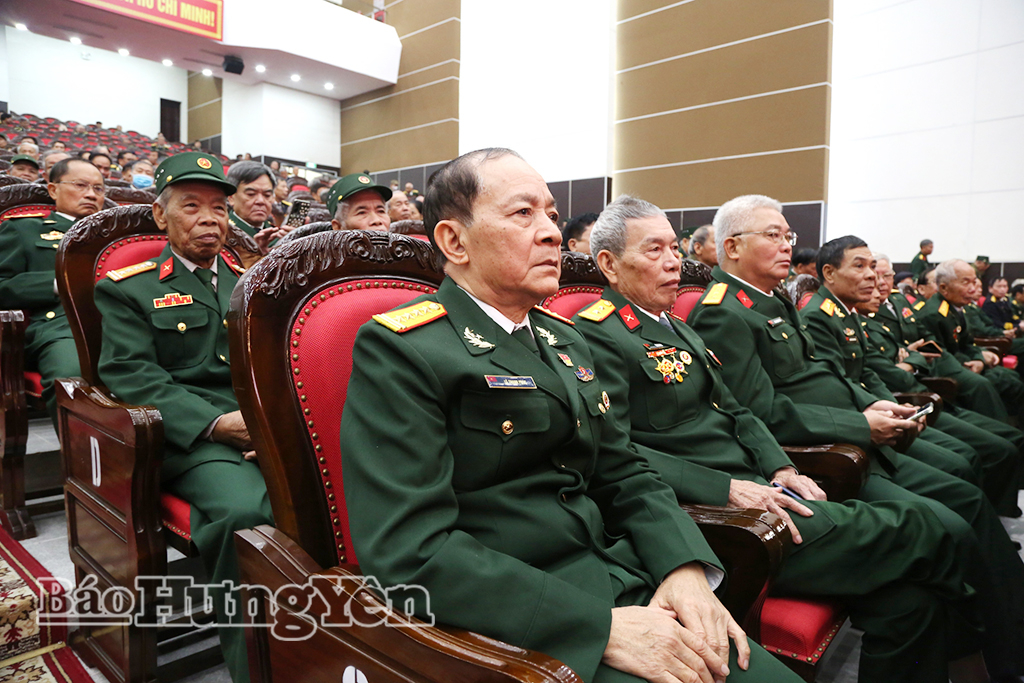 Cán bộ Quân đội nghỉ hưu, nghỉ công tác dự buổi gặp mặt.