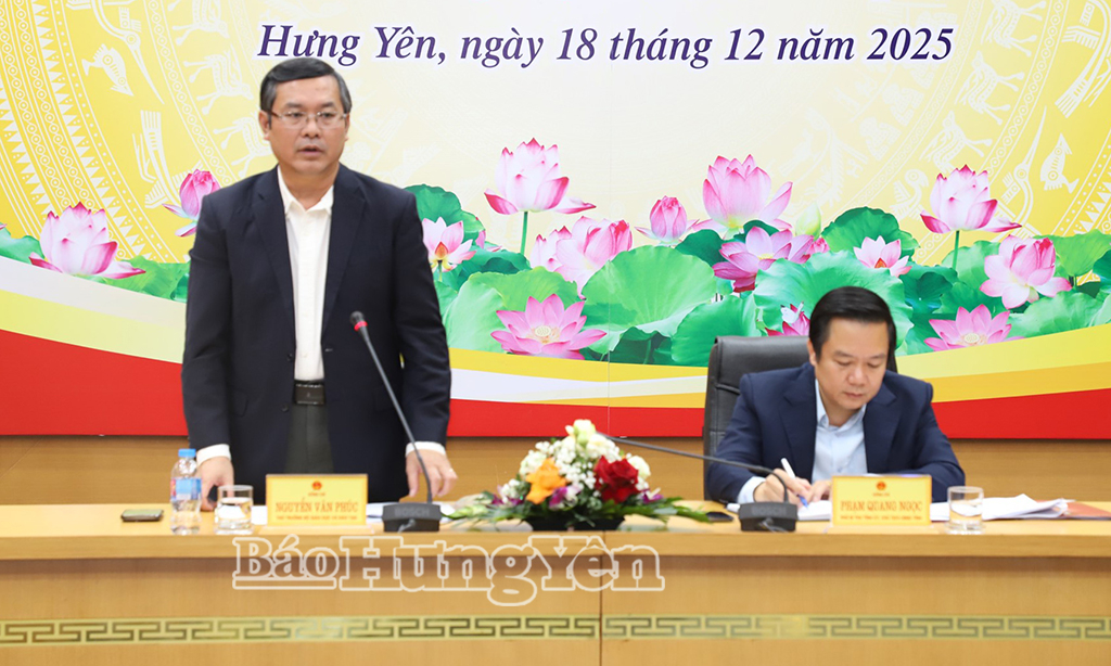 Thứ trưởng Bộ Giáo dục và Đào tạo Nguyễn Văn Phúc phát biểu tại hội nghị.