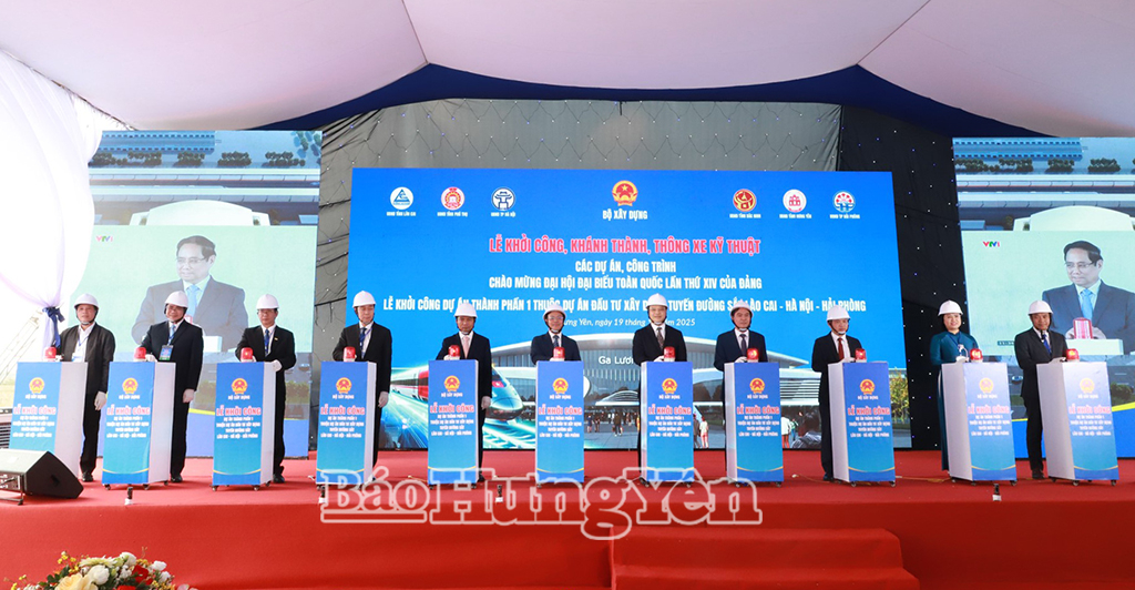 Các đại biểu nhấn nút khởi công ga Lương Tài (Đại Đồng).