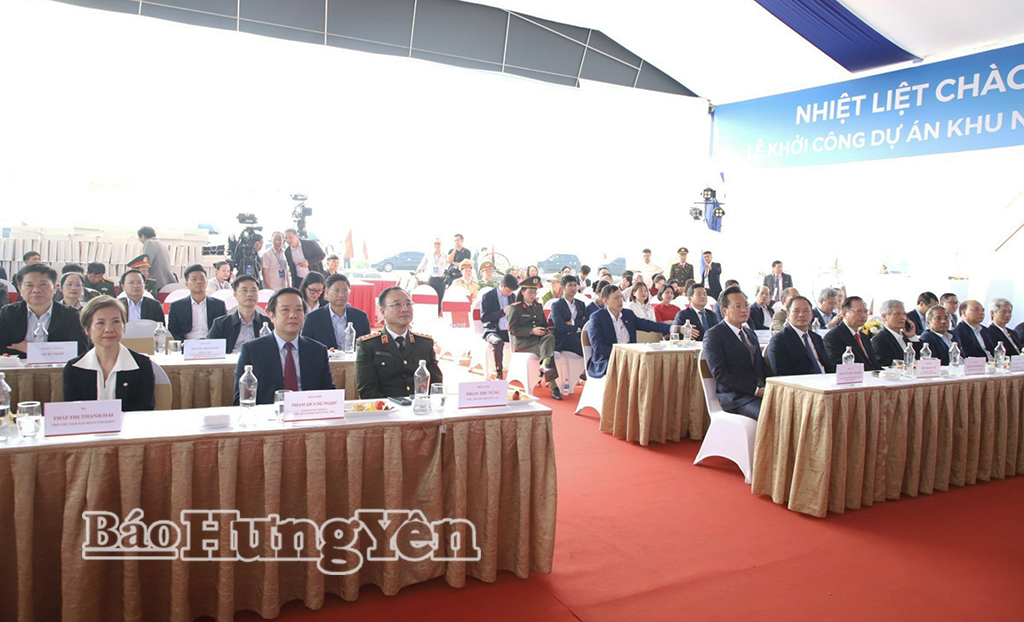 Các đại biểu tham dự lễ khởi công.