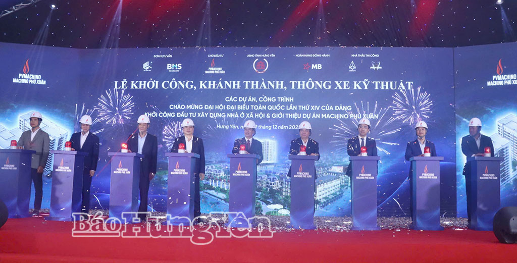 Các đồng chí lãnh đạo và đại diện chủ đầu tư, nhà thầu đã thực hiện nghi thức nhấn nút khởi công công trình nhà ở xã hội thuộc dự án Machino Phú Xuân.