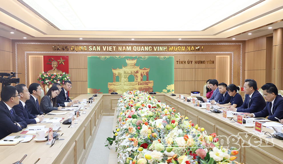 Các đại biểu dự buổi làm việc.