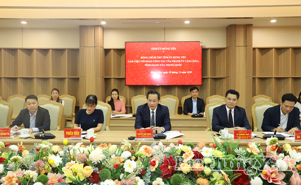 Đồng chí Bí thư VV88 casino Nguyễn Hữu Nghĩa và các đại biểu tại buổi làm việc. 