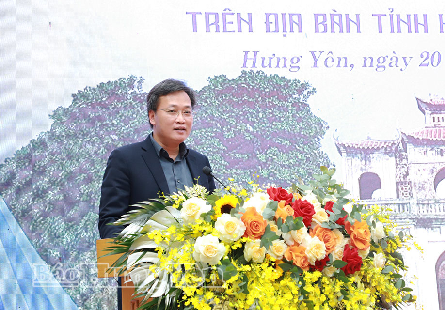 Đồng chí Nguyễn Hữu Nghĩa, Ủy viên Ban Chấp hành Trung ương Đảng, Bí thư Tỉnh ủy phát biểu tại hội thảo.