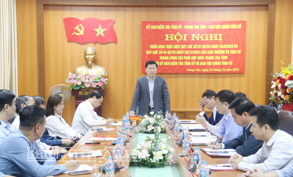 Đồng chí Trần Quốc Toản, Phó Bí thư Thường trực Tỉnh ủy, Chủ tịch Ủy ban MTTQ Việt Nam tỉnh phát biểu chỉ đạo tại hội nghị.