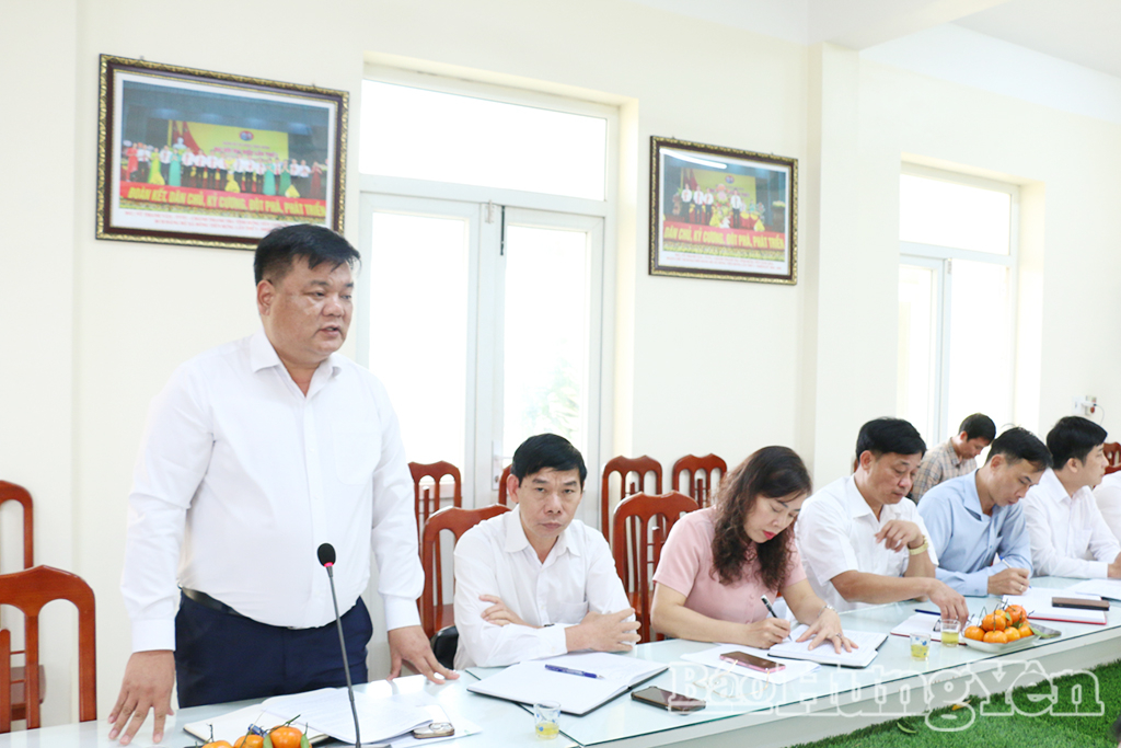 Lãnh đạo xã Bắc Tiên Hưng phát biểu tại buổi làm việc.
