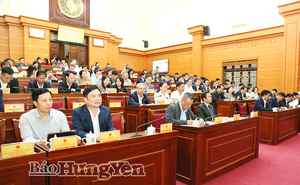 Các đại biểu dự kỳ họp.