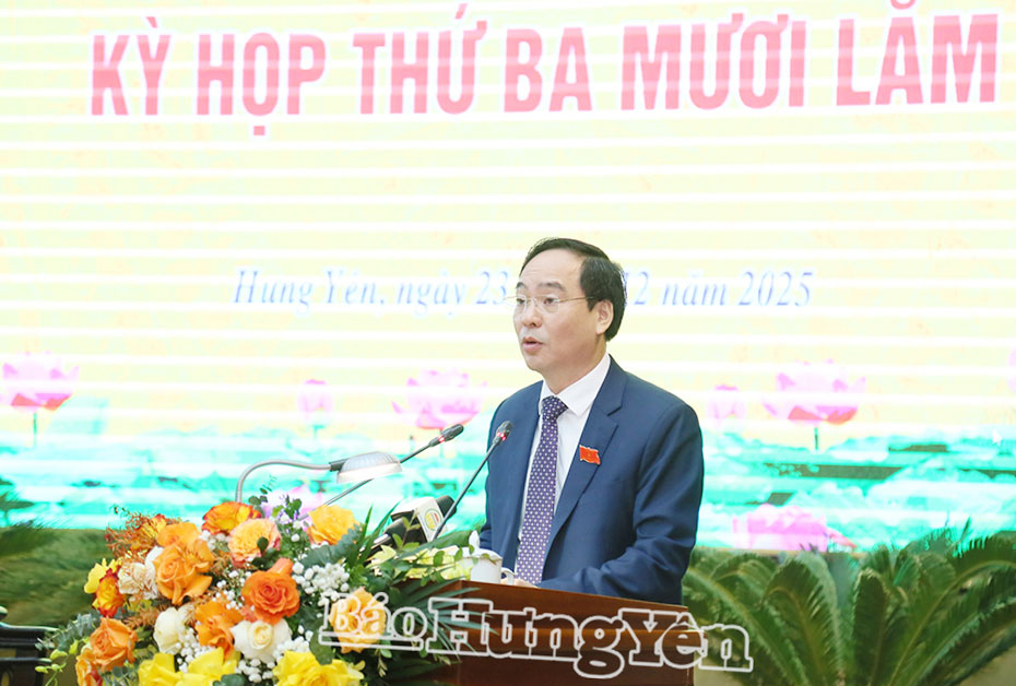 Đồng chí Phó Chủ tịch HĐND tỉnh Vũ Ngọc Trì thông qua nội dung, chương trình kỳ họp.