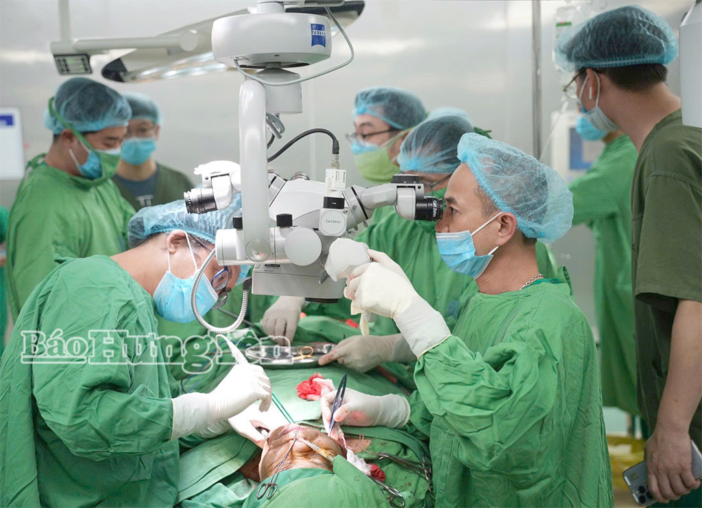 Một ca phẫu thuật tại Bệnh viện Đa khoa Thái Bình.