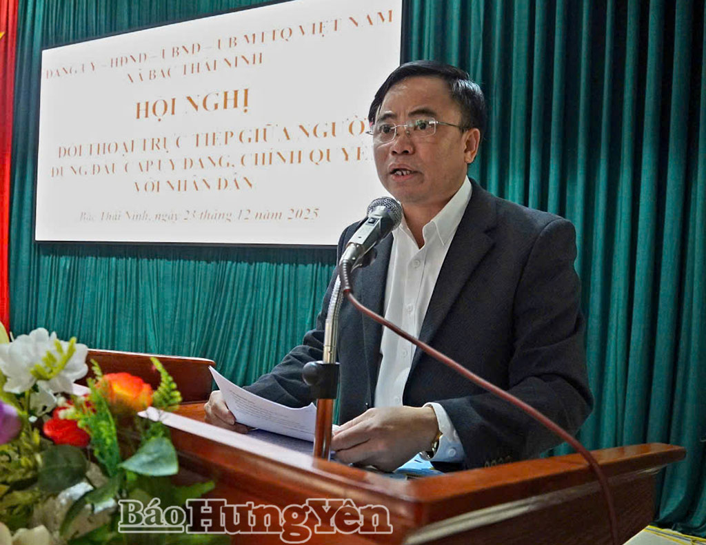 Lãnh đạo xã Bắc Thái Ninh tiếp thu, trả lời các ý kiến của người dân.