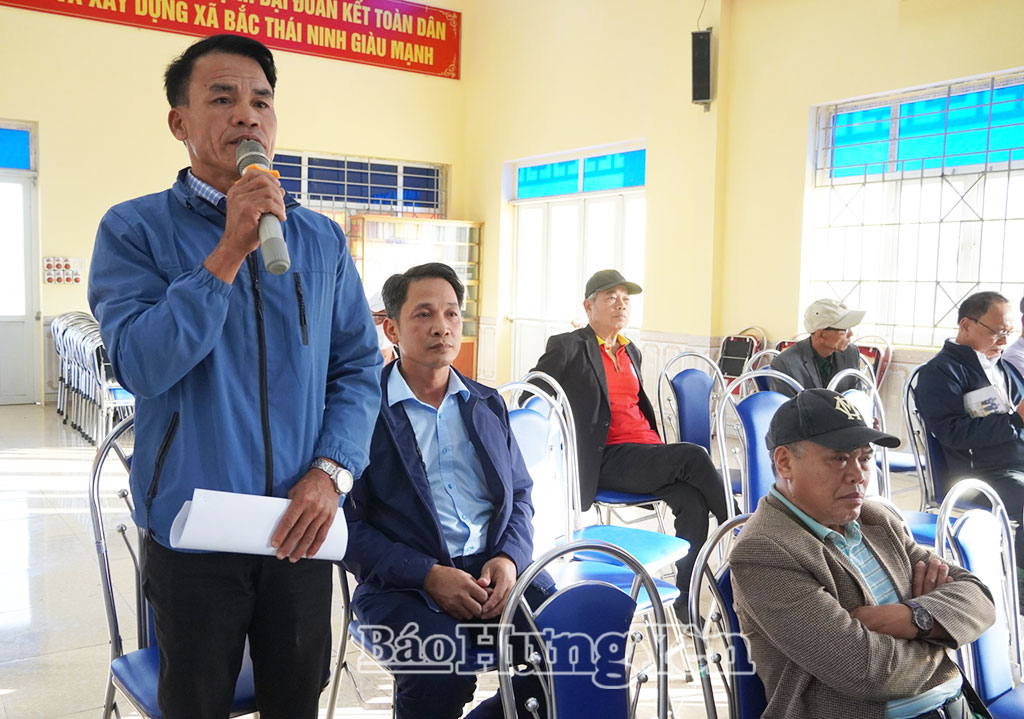 Ông Phạm Tiến Dũng, ở thôn Vị Thuỷ ý kiến về vấn đề vệ sinh môi trường.