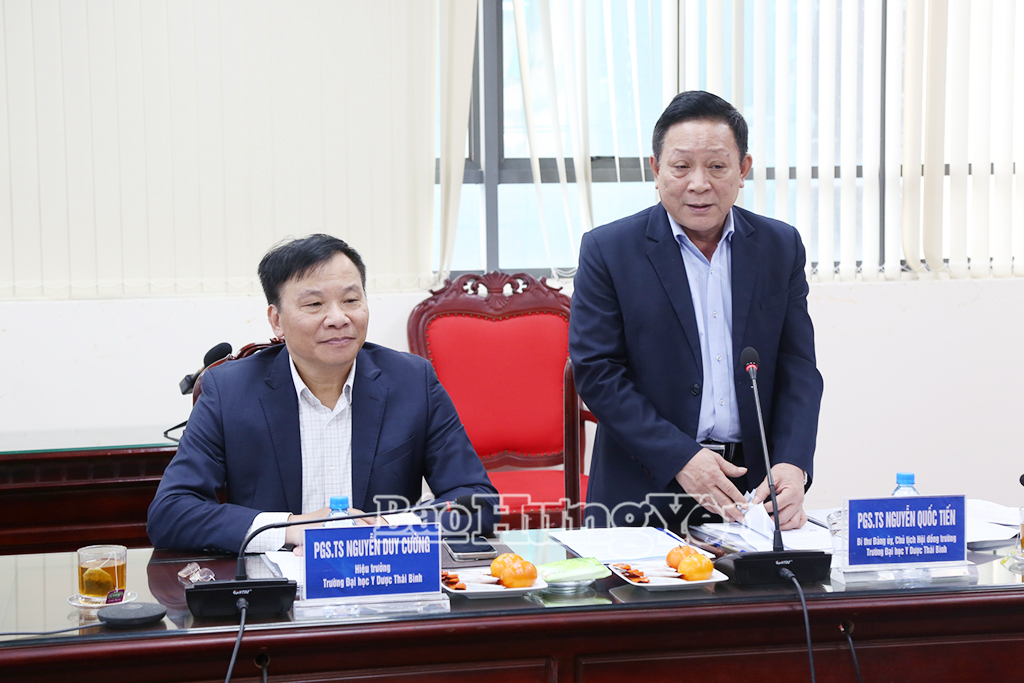 Lãnh đạo Trường Đại học Y Dược Thái Bình báo cáo việc quy hoạch xây dựng và định hướng phát triển nhà trường giai đoạn 2026 – 2030, tầm nhìn 2045.