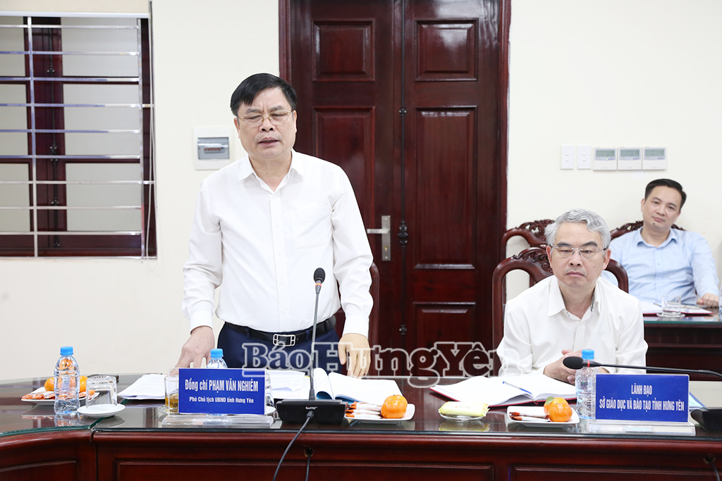 Đồng chí Phạm Văn Nghiêm, Phó Chủ tịch UBND tỉnh phát biểu tại buổi làm việc.