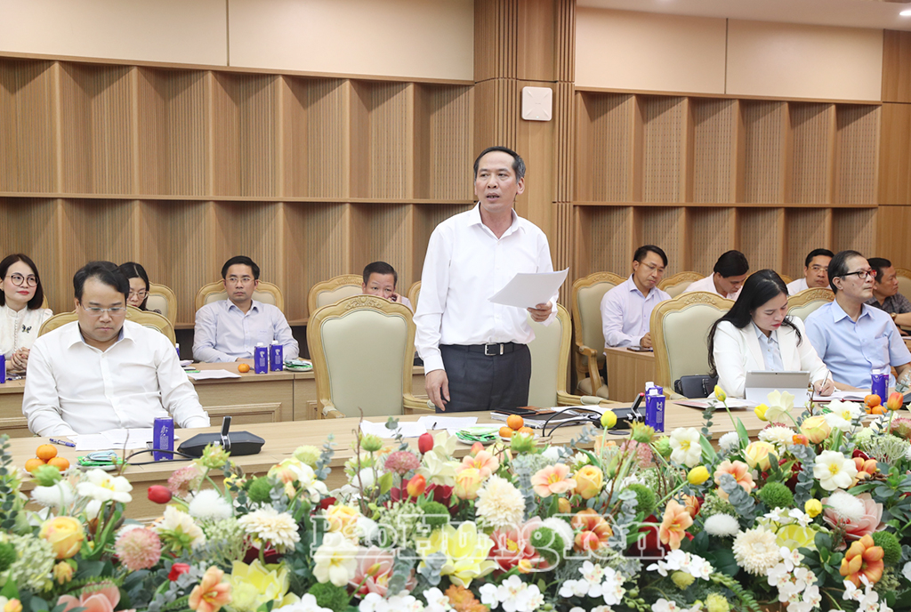 Các đại biểu thảo luận tại hội nghị.