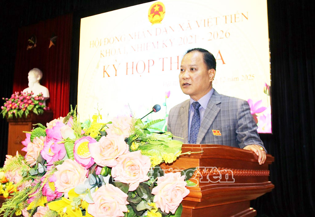 Chủ tịch HĐND xã Việt Tiến phát biểu khai mạc kỳ họp.