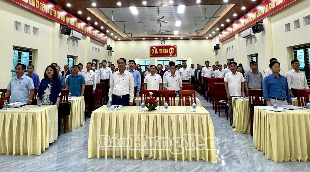 Các đại biểu dự kỳ họp.