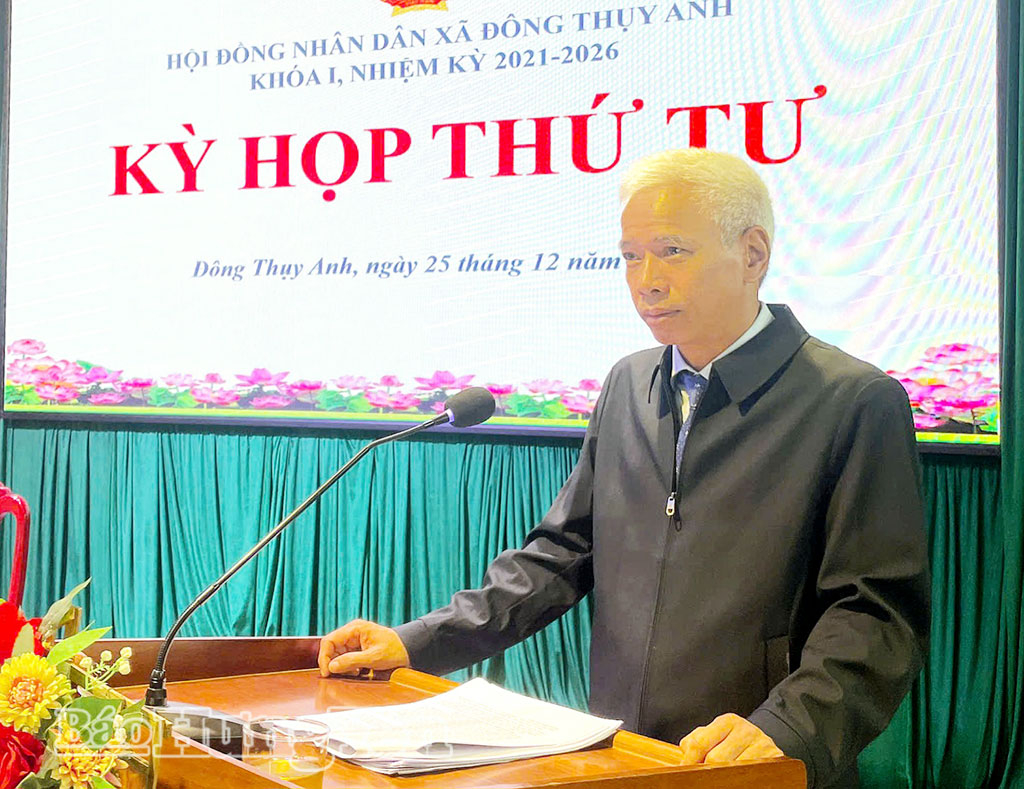 Lãnh đạo xã phát biểu tại kỳ họp.