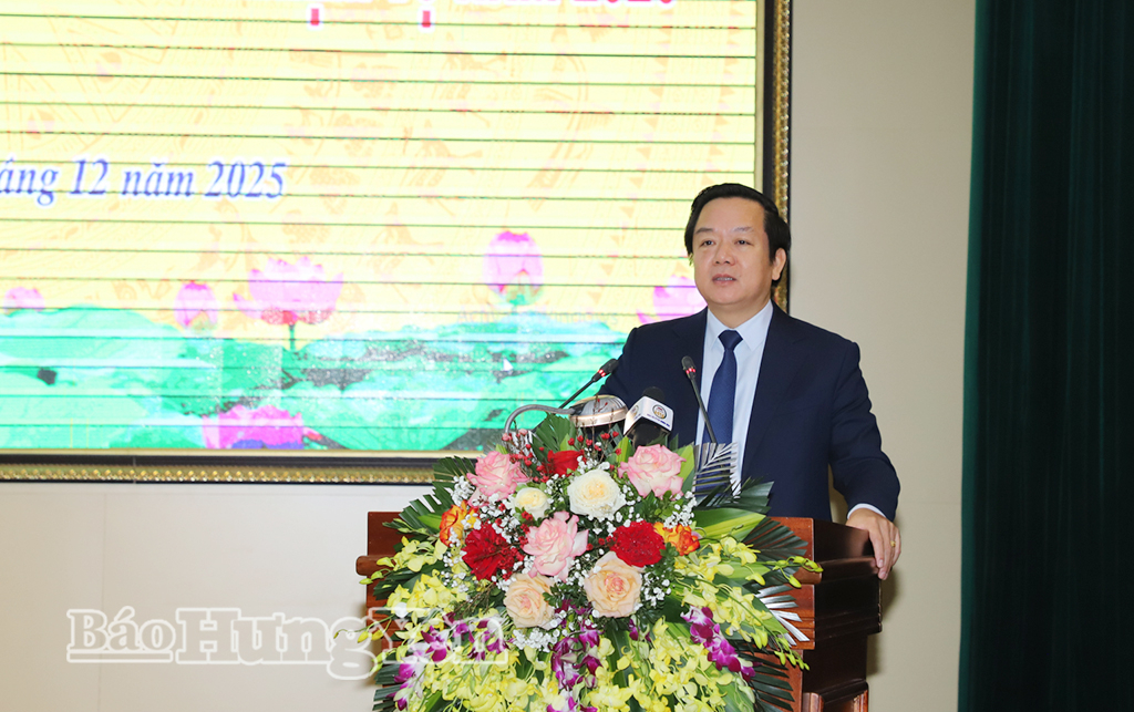 Đồng chí Phạm Quang Ngọc, Phó Bí thư Tỉnh ủy, Chủ tịch UBND tỉnh, Bí thư Đảng ủy UBND tỉnh phát biểu tại hội nghị.