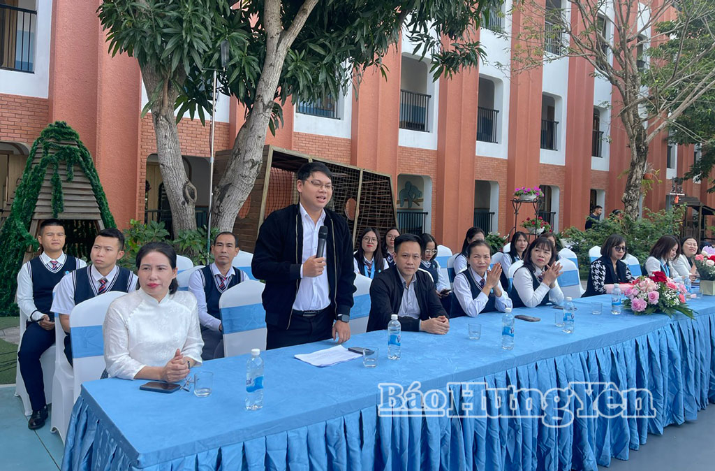 Chuyên gia trực tiếp giải đáp các câu hỏi của học sinh.