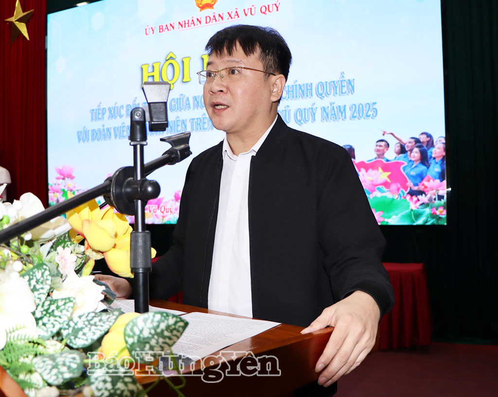 Lãnh đạo xã Vũ Quý trả lời các ý kiến của đoàn viên, thanh niên.