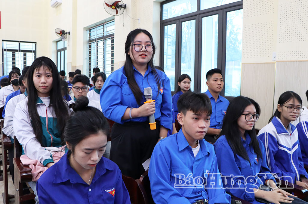 Đoàn viên, thanh niên xã Vũ Quý phát biểu tại hội nghị.