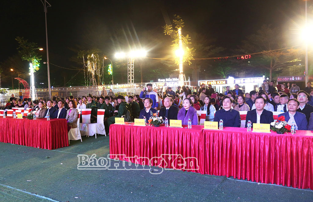 S&ocirc;i nổi chương tr&igrave;nh li&ecirc;n hoan văn nghệ &ldquo;B&agrave;i ca Đại đo&agrave;n kết&rdquo;