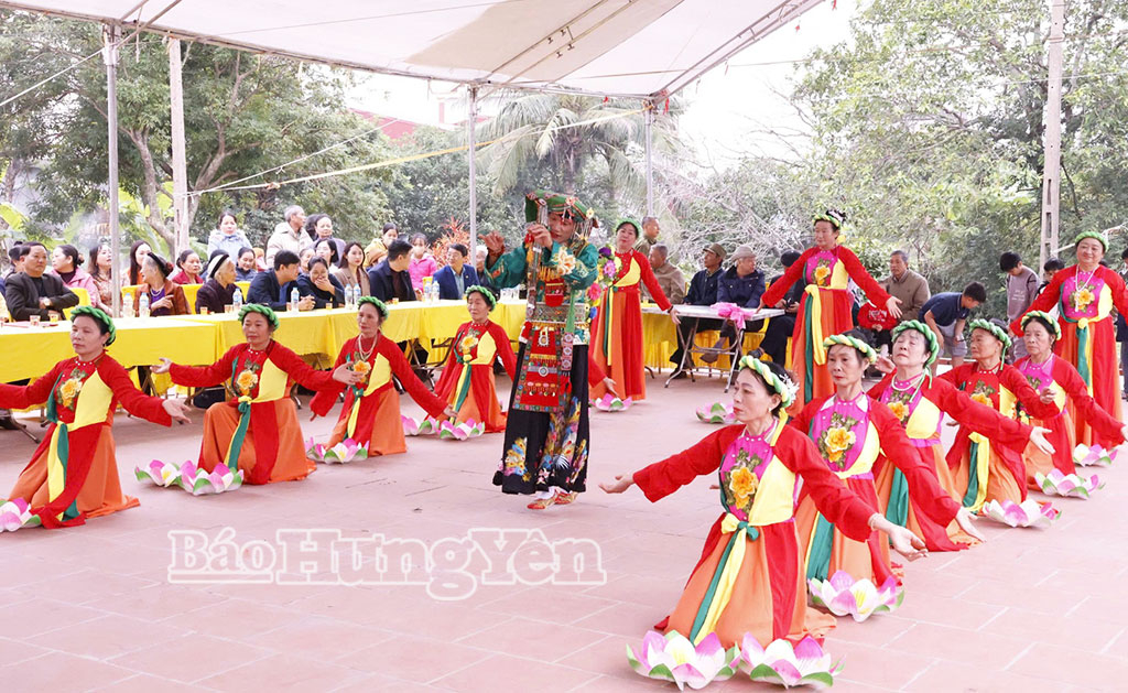 Tiết mục văn nghệ tại lễ khai mạc.