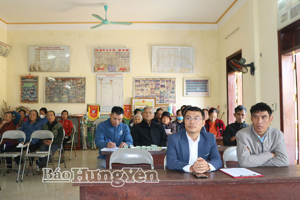 Các đại biểu dự lớp tập huấn tại thôn Lạc Dục.