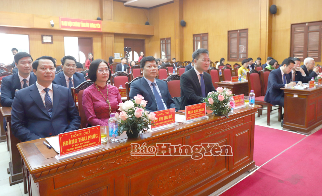 Các đại biểu dự gặp mặt.