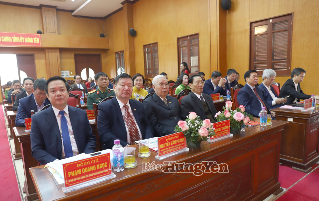 Các đại biểu dự gặp mặt.