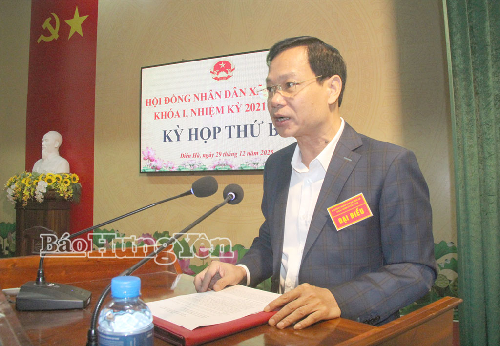 Lãnh đạo xã Diên Hà phát biểu khai mạc kỳ họp.