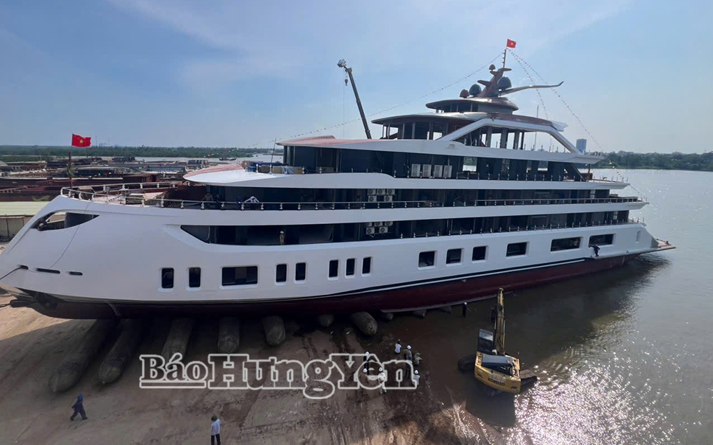 Hạ thủy tàu du lịch cao cấp của Công ty Cổ phần Đại Dương (xã Thái Thụy).