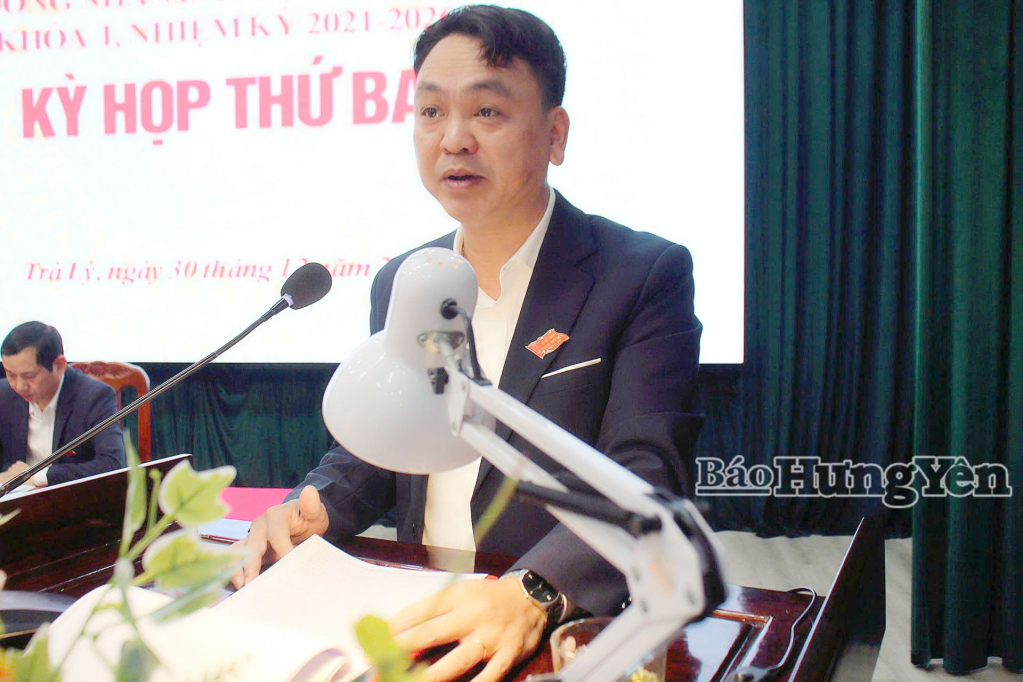 Lãnh đạo phường Trà Lý báo cáo kết quả phát triển kinh tế - xã hội năm 2025.