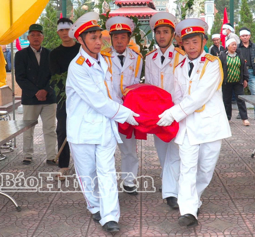  X&atilde; Ho&agrave;n Long, x&atilde; Kho&aacute;i Ch&acirc;u: Tổ chức lễ đ&oacute;n nhận v&agrave; an t&aacute;ng h&agrave;i cốt liệt sĩ