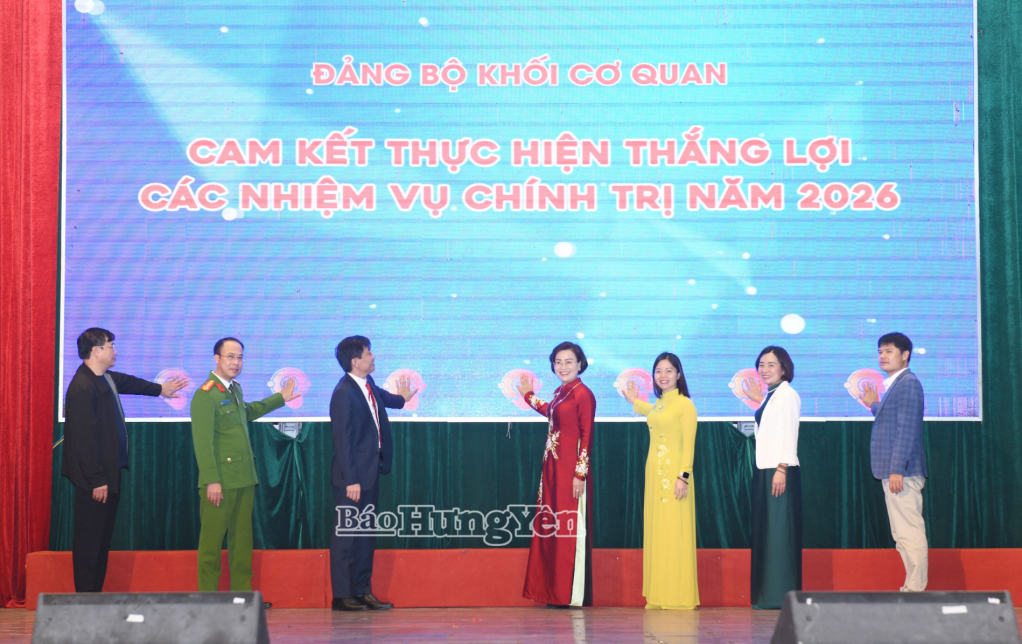 Các tổ chức đảng ký giao ước thi đua thực hiện các nhiệm vụ chính trị năm 2026.