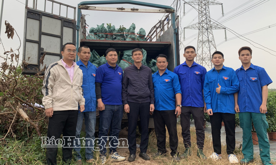 X&atilde; Mễ Sở gửi 50 c&acirc;y quất cảnh tặng c&aacute;n bộ, chiến sĩ v&agrave; nh&acirc;n d&acirc;n tr&ecirc;n đảo đ&oacute;n Tết B&iacute;nh Ngọ 2026