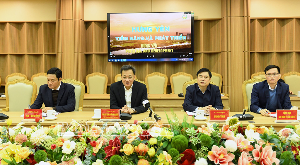 Đồng chí Bí thư Tỉnh ủy Nguyễn Hữu Nghĩa cùng lãnh đạo UBND tỉnh, các sở, ngành làm việc với đại diện Quỹ đầu tư Lotus Invest Limited.