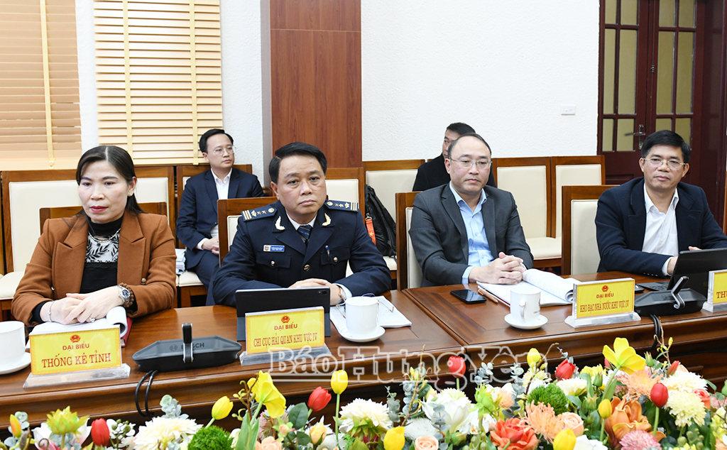 Đại biểu các sở, ngành dự hội nghị tại điểm cầu Hưng Yên.